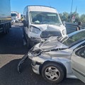 Due incidenti in pochi minuti, traffico in tilt sulla strada statale 16 bis