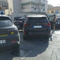 Sfugge all'alt e viene inseguito: arrestato un 21enne del clan Capriati