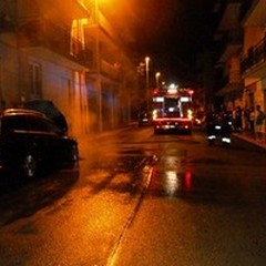 Auto in fiamme in II traversa Marconi