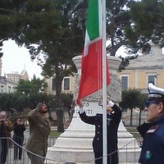 Uniti dietro una bandiera