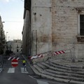 Crollo cornicione IVE: interdetta via Marconi (FOTO)