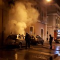 Torna l'incubo: incendiate due auto in via Cavour