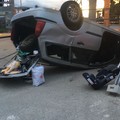 Auto si ribalta all'interno della stazione di servizio Eni sulla 16 bis