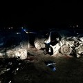 Schianto frontale sulla Bitonto-Giovinazzo: grave una ragazza incastrata tra le lamiere
