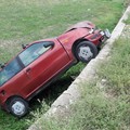 Si schianta con l'auto rubata a Giovinazzo e fugge a piedi