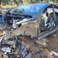 Una Ford Fiesta cannibalizzata dai ladri dei pezzi di ricambio