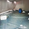 Degrado e rifiuti. Ecco com'è ridotta la tenda della Protezione Civile
