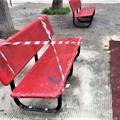 Rimessa al suo posto la panchina in piazzetta Kennedy