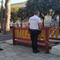 Giostrine fatiscenti in villa Palombella: bambino cade, soccorso dal 118