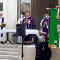 Commemorazione defunti: la Santa Messa al cimitero officiata da Mons. Cornacchia (FOTO)
