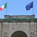 Nuove bandiere sull'IVE di Giovinazzo