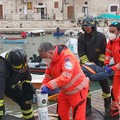 Incendio su un'imbarcazione con un ferito. Maxi esercitazione in porto