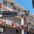 Cornicioni pericolanti in via De Turcolis, intervengono i Vigili del Fuoco