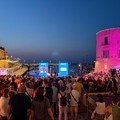 "Conversazioni dal mare ": stasera a Giovinazzo don Antonio Coluccia, Pegah Moshir Pour e Nino Di Matteo