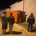 Due giovani sentono un miagolio disperato: salvato un gatto