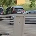 Rubano un'auto in meno di due minuti, il video del furto è virale