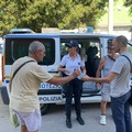 Caldo intenso a Giovinazzo, distribuite bottigliette d'acqua al mercato settimanale
