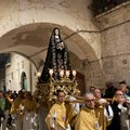 Per le strade di Giovinazzo la processione dell'Addolorata - FOTO e VIDEO