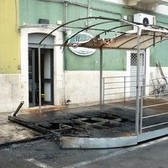 Dà fuoco ad un’auto e danneggia il Marylin