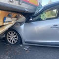Auto tampona tir sulla strada statale 16 bis: conducente finisce in ospedale