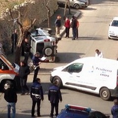 Auto ribaltata in via Crocifisso