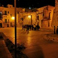 Il borgo antico di Giovinazzo tra assembramenti serali di giovani ed inciviltà