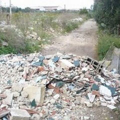 Quella strada chiusa per rifiuti