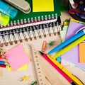 Una raccolta di materiale scolastico per i più bisognosi