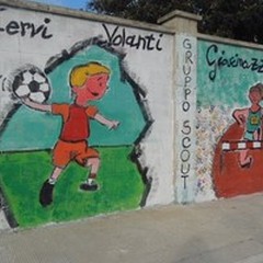 Gli scout colorano il campo sportivo