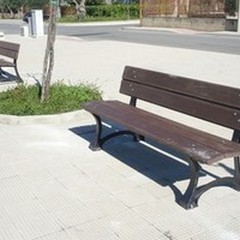 Installate 30 nuove panchine