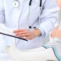 I medici pediatri ai genitori: «No a bimbi negli studi se non necessario. Sì a consulti telefonici»