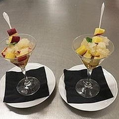 Pesche marinate al Miele d'Acacia con neve al Moscato di Trani