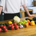 Caldo, sui banchi di frutta e verdura le "tardizie " estive