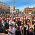 Il sindaco di Giovinazzo in piazza a Bari al fianco degli olivicoltori