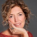 Sandra Bonzi presenta "Una parola per non morire " alle Vecchie Segherie Mastrototaro di Bisceglie