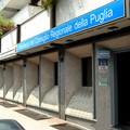 Bari, giovane profugo trova borsa e la restituisce