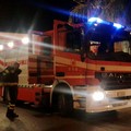 Rogo nella notte: in fiamme una Toyota Corolla Verso