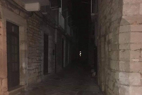 Via Spirito Santo al buio. <span>Foto Nico Bavaro</span>