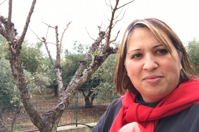 Un foulard per dire no alla violenza di genere