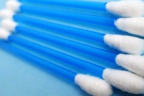 Cotton fioc in plastica fuorilegge