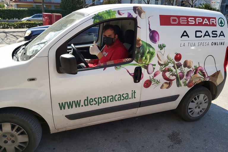 Il furgoncino per la spesa a domicilio