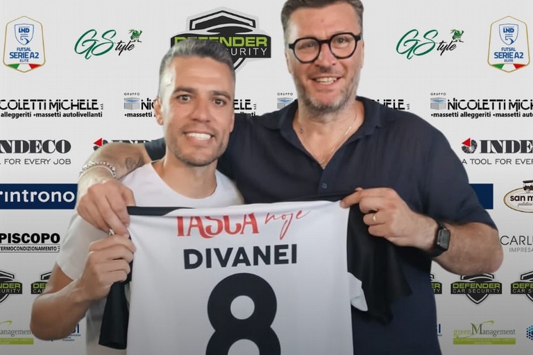 Divanei e il presidente Carlucci