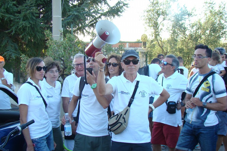 Il presidente ed i volontari durante una pedalata