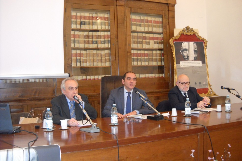 Il prof.Bronzetti presiede i lavori. <span>Foto Gianluca Battista</span>