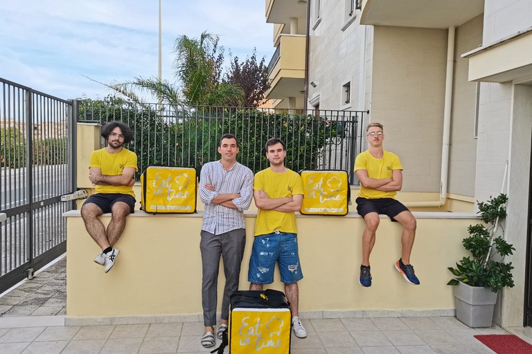 Eatintime Giovinazzo Illuzzi con i rider Fiorenzo Michele e Vincenzo