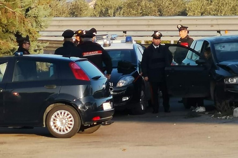 La Fiat Croma e i Carabinieri. <span>Foto BIT Live</span>