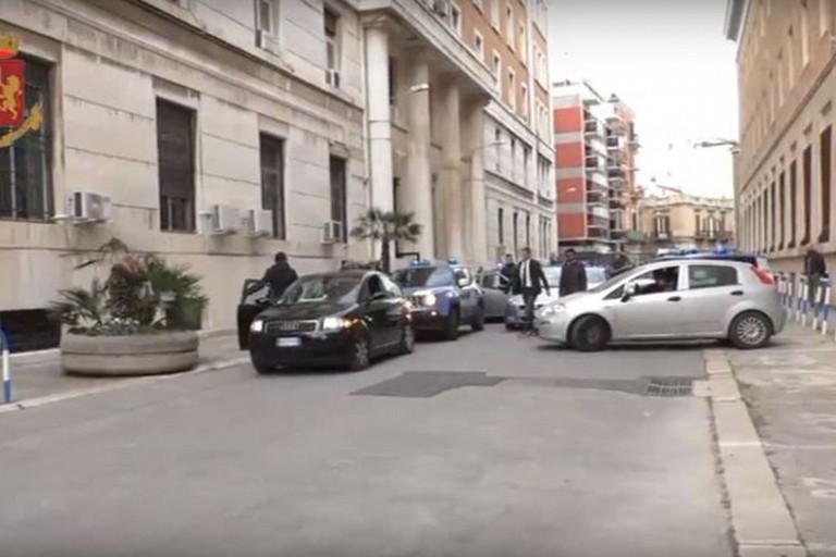 Il blitz contro il clan Capriati
