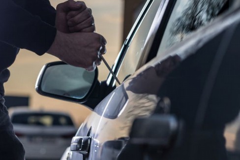 Ladri d'auto in azione