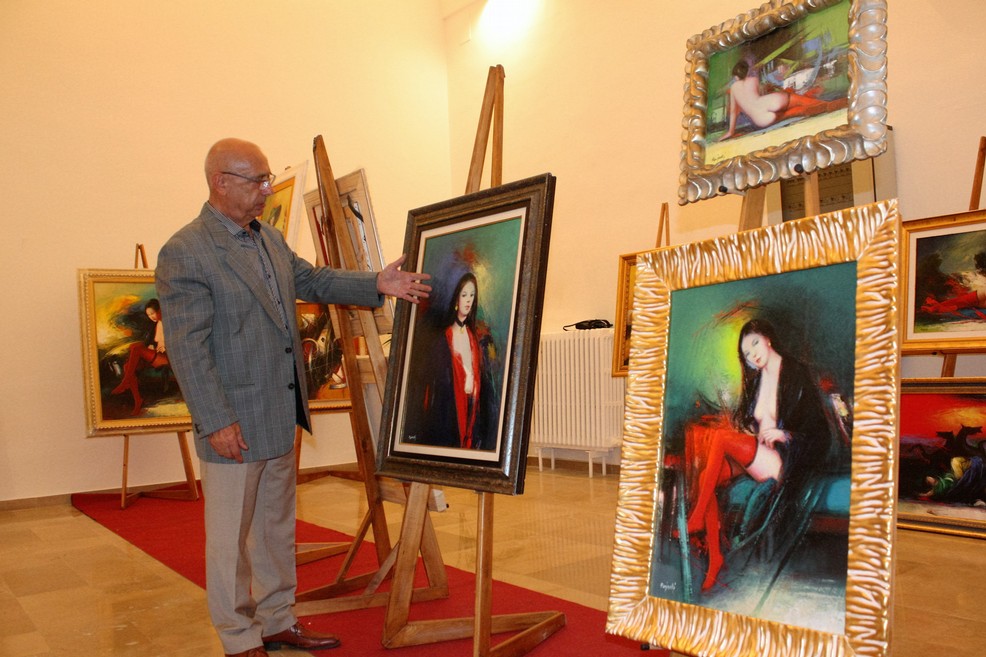 Ezio Farinelli con le sue opere. <span>Foto Nicola Volpicella</span>