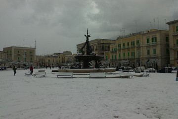 Giovinazzo sotto una coltre di neve